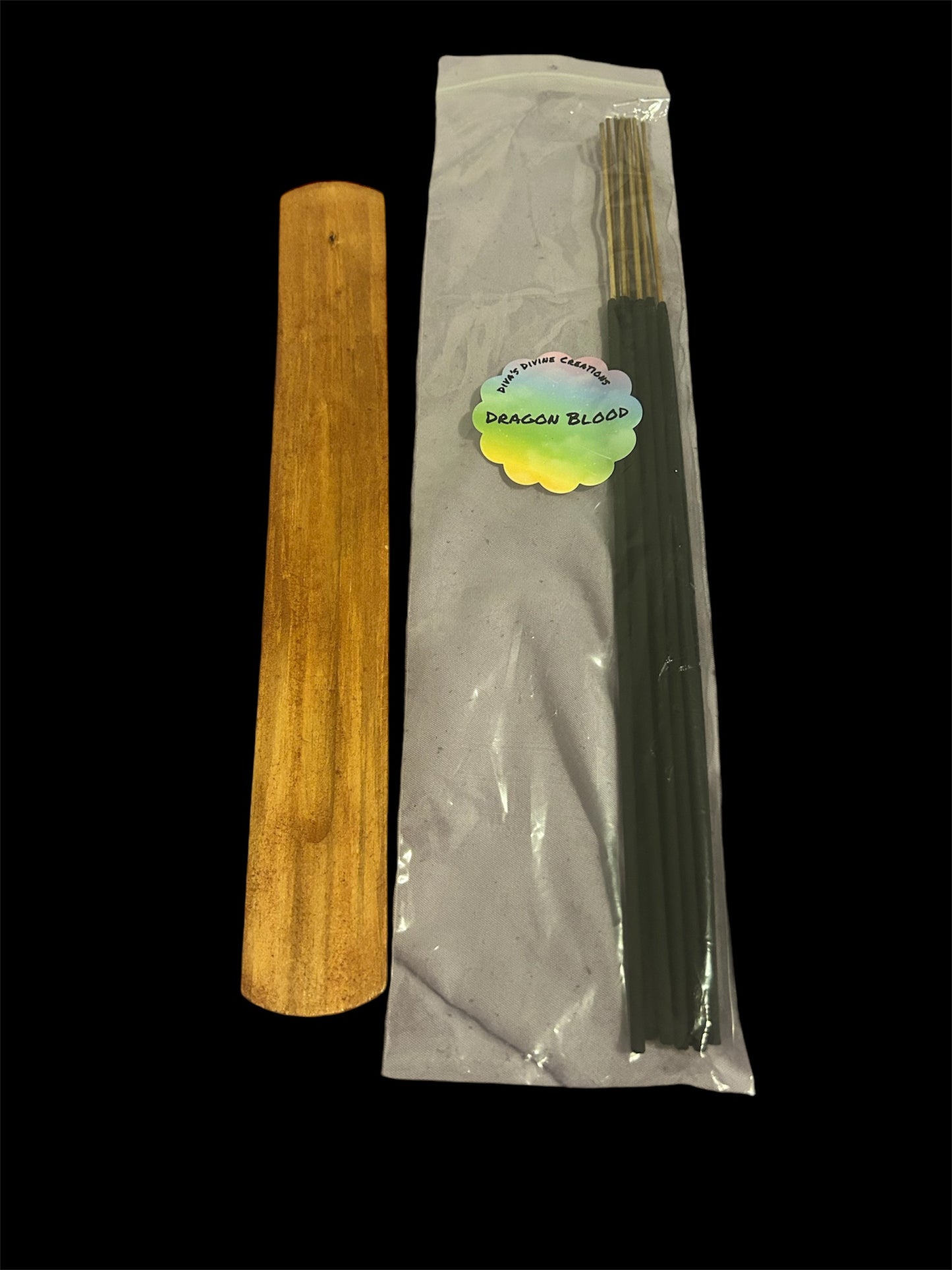 Dragon blood scented hand dipped incense! Comes with a incense holder. Comes with a pack of 10 instant sticks.